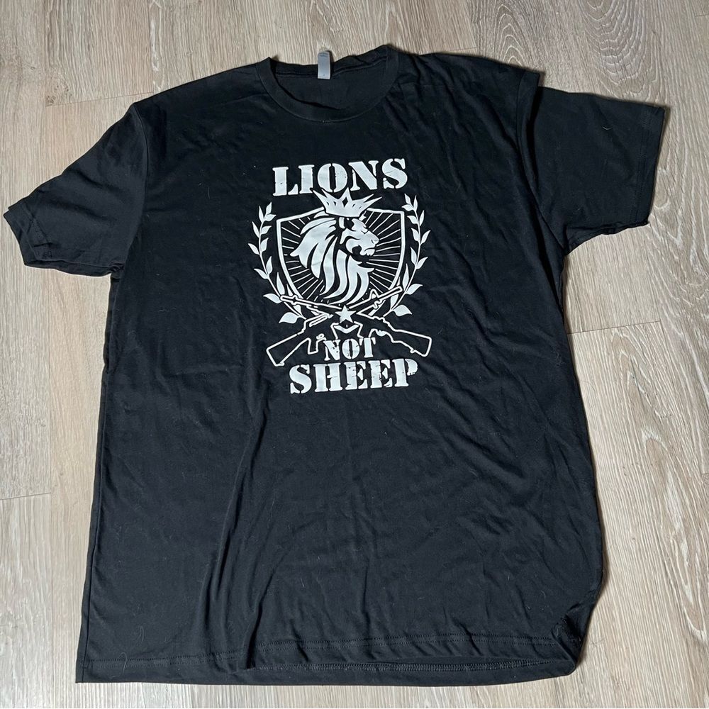 “Lions not sheep” t-shirt Black White Lion Crown Guns AK 47 Rifle Patriot NRA XL